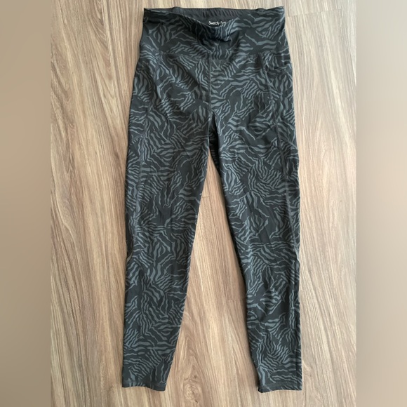 Sweaty Betty Zero Gravity Running Tight grey zebra check print 7/8 length- 4-6 - Picture 3 of 10